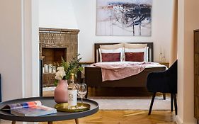 The- Point- 3Br Bright Cloud